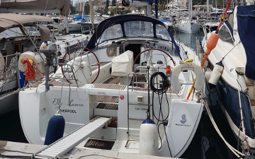 Beneteau Oceanis 43 for charter in Mallorca