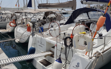 Beneteau Oceanis 43 for charter in Mallorca
